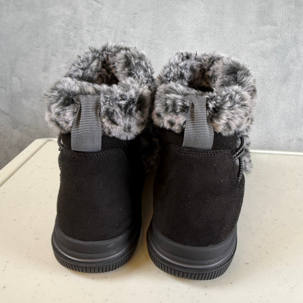Clarks Cloudstepper Booties Size 11 womens Black New Faux Fur Suede - Picture 4 of 8